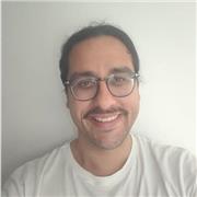 Profesor de academia en diversas materias. Ciencias, historia, filosofía y arte. También filosofía a nivel universitario y ajedrez